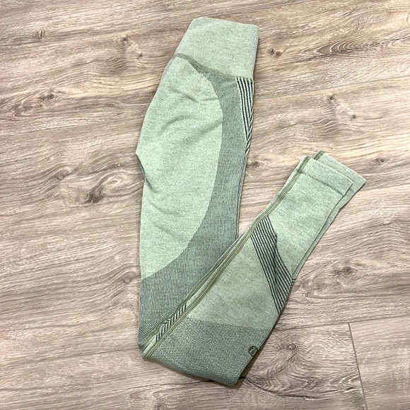 Lululemon leggings - size 4. - Picture 2 of 2